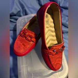 Avon cushion walk red loafers